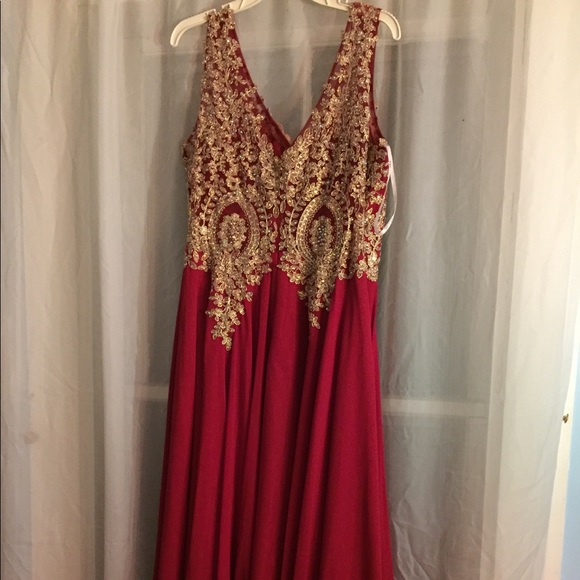 Beautiful Red Prom Dress - Picture 2 of 4